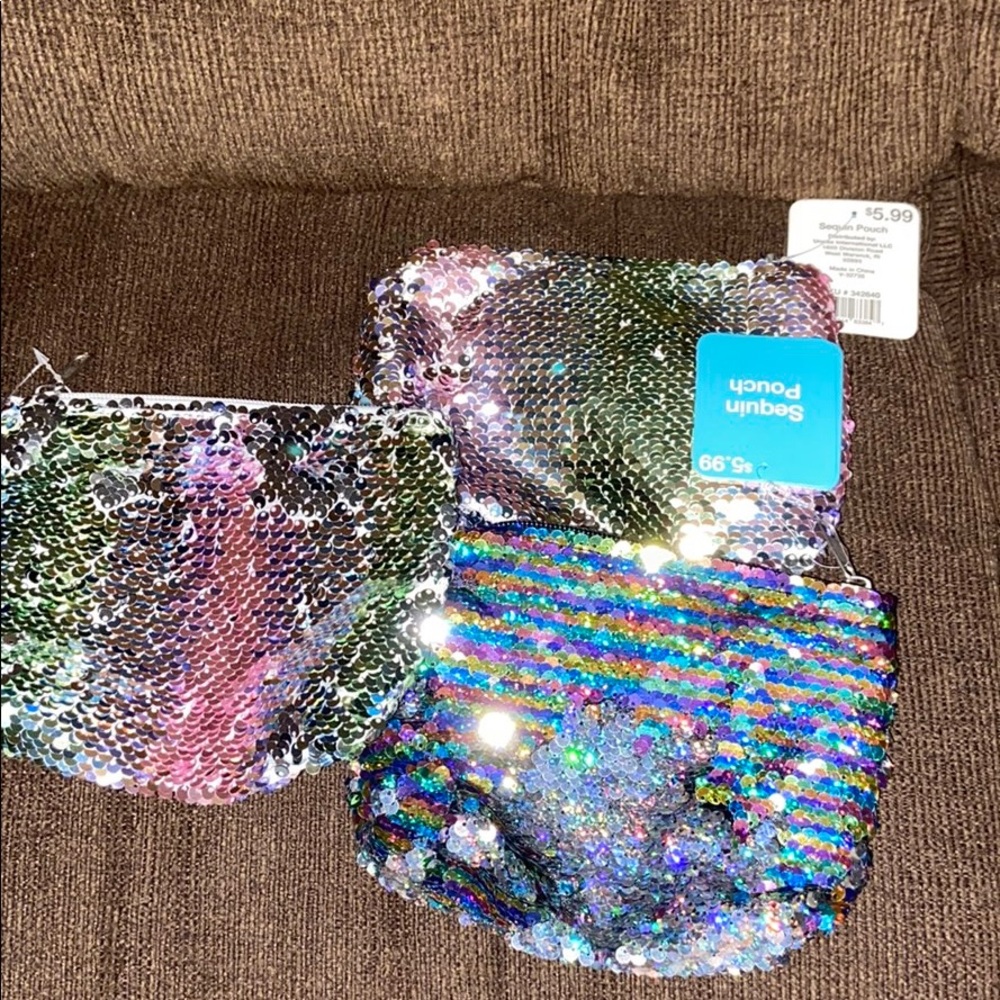 Flip sequence makeup pouches